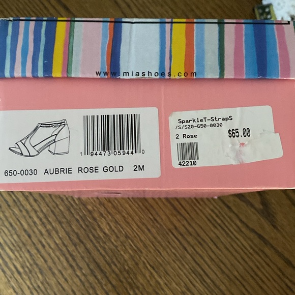 BEAUTIFUL MIA KIDS AUBRIE ROSE GOLD SIZE 2 SHOES . - Picture 8 of 9